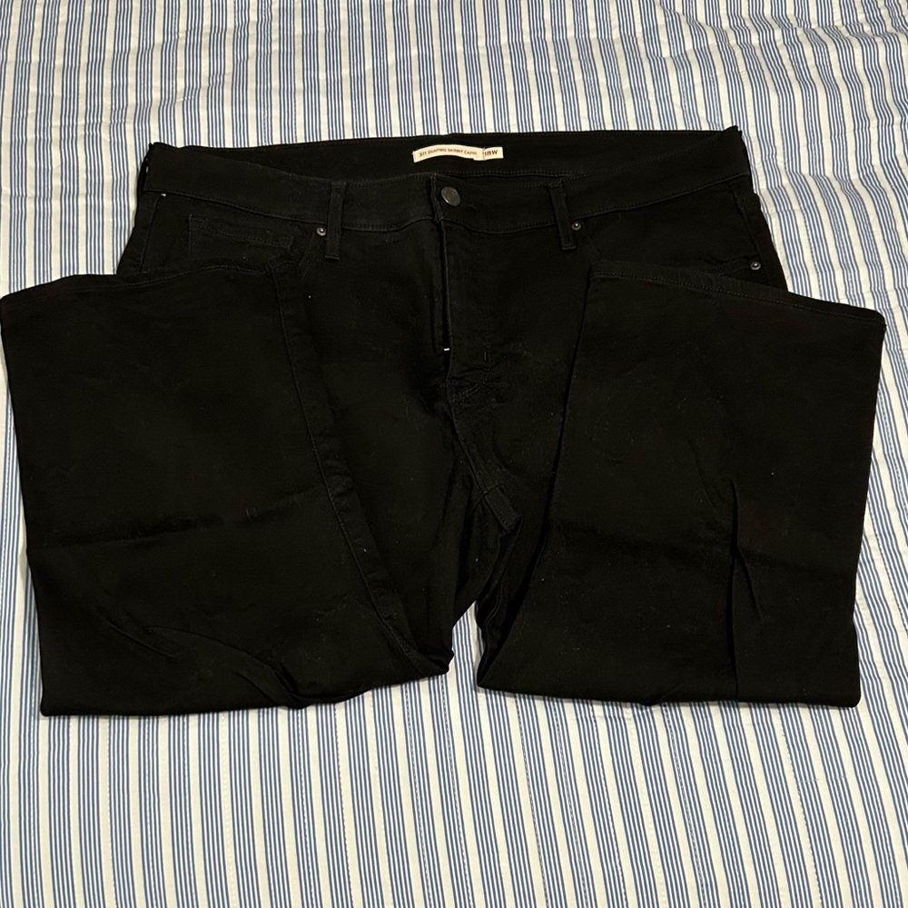 Levi’s 311 Shaping Skinny Denim Capri ~ EUC